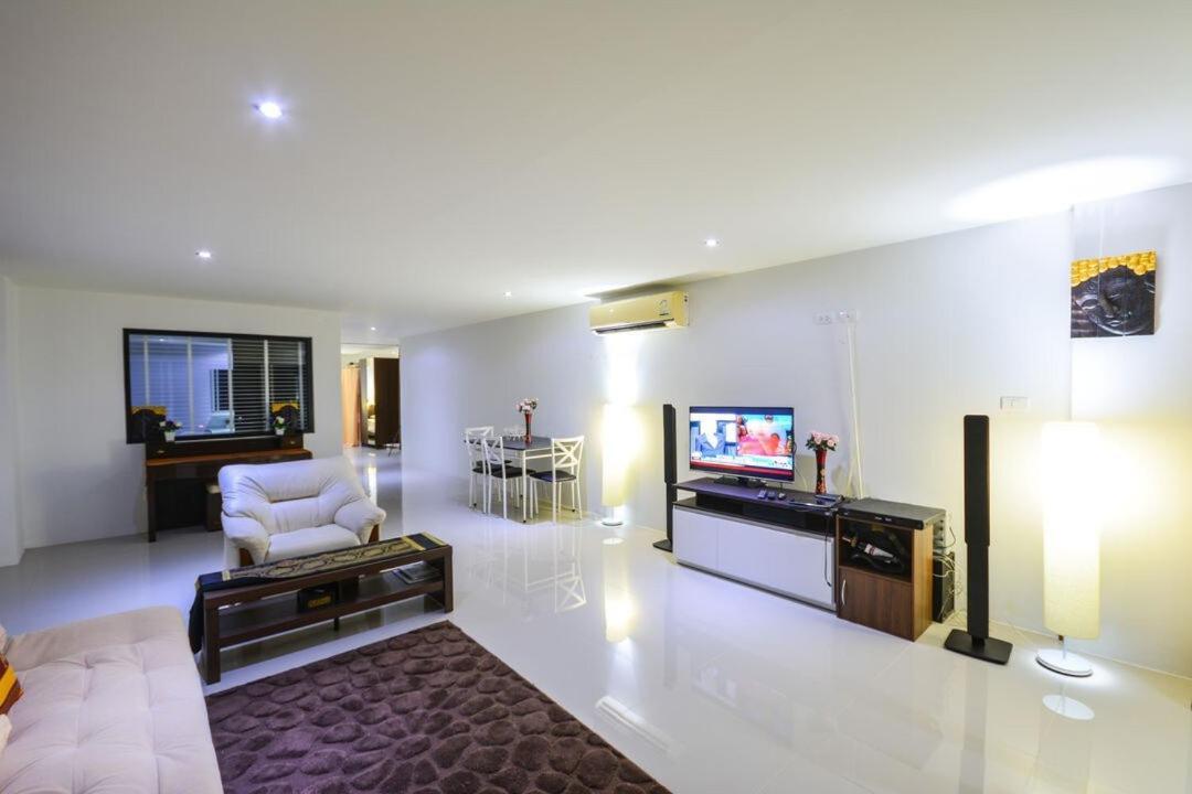 Phuketbnbdotcom 2 Bedrooms 2 Balconies Oceanpoolviews Appartamento Patong