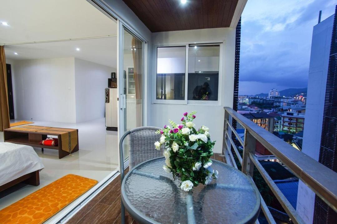 Phuketbnbdotcom 2 Bedrooms 2 Balconies Oceanpoolviews Appartamento Patong